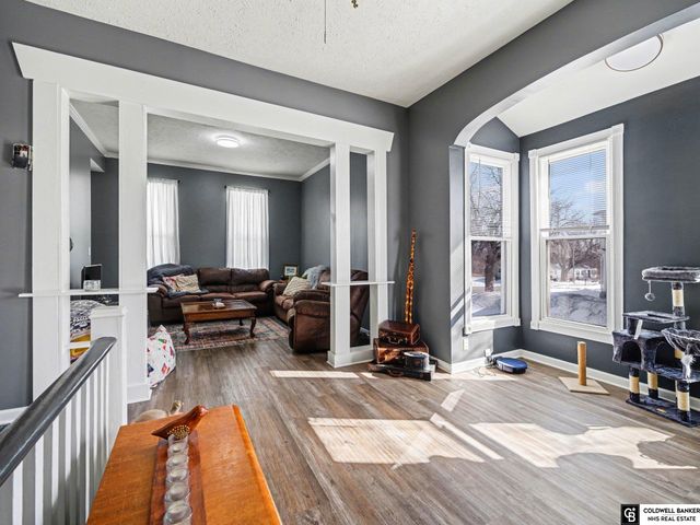 2336 S 10 Street, Omaha, NE 68108