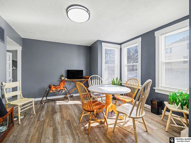 2336 S 10 Street, Omaha, NE 68108