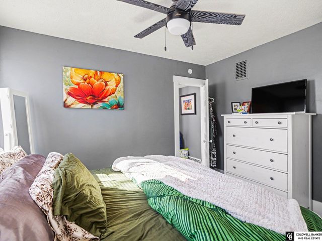 2336 S 10 Street, Omaha, NE 68108