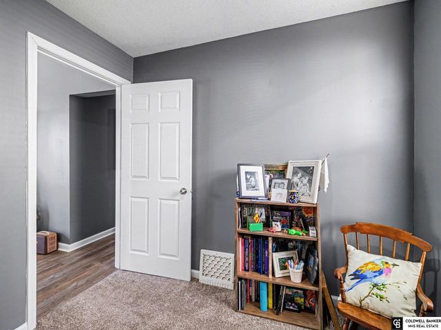 2336 S 10 Street, Omaha, NE 68108