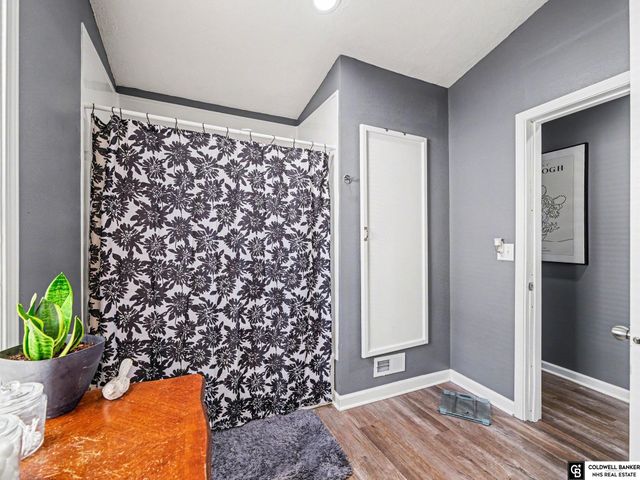 2336 S 10 Street, Omaha, NE 68108