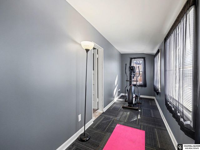 2336 S 10 Street, Omaha, NE 68108