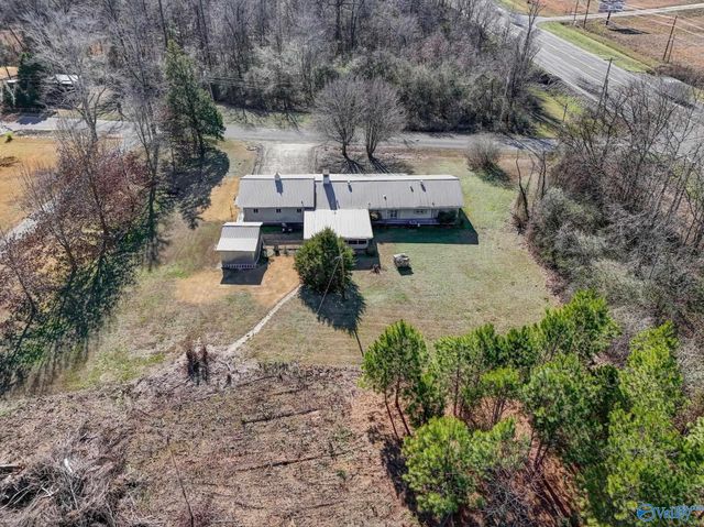 35 Baptist Camp Road, Guntersville, AL 35976