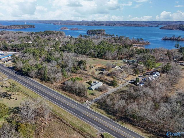 35 Baptist Camp Road, Guntersville, AL 35976