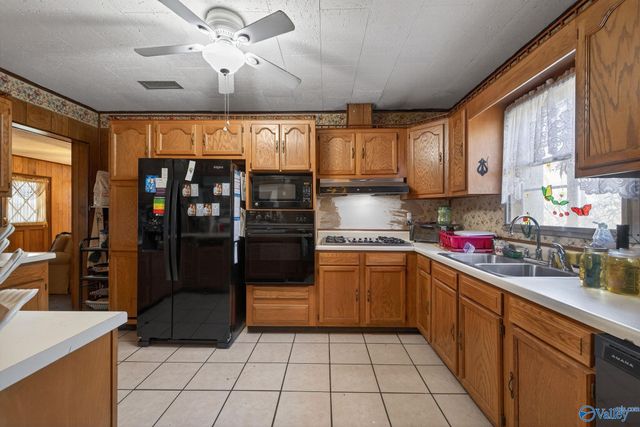 35 Baptist Camp Road, Guntersville, AL 35976