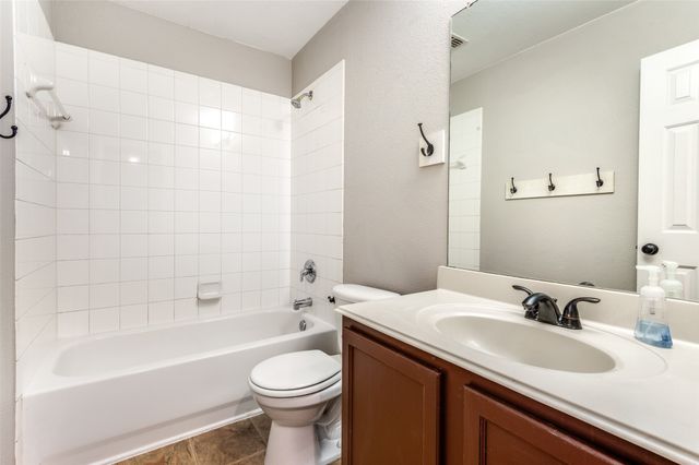 220 Stampede Street, Waxahachie, TX 75165