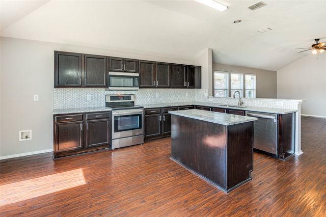 220 Stampede Street, Waxahachie, TX 75165