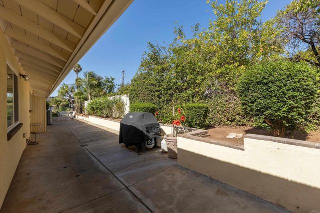 2125 Walnut Lane, Vista, CA 92084