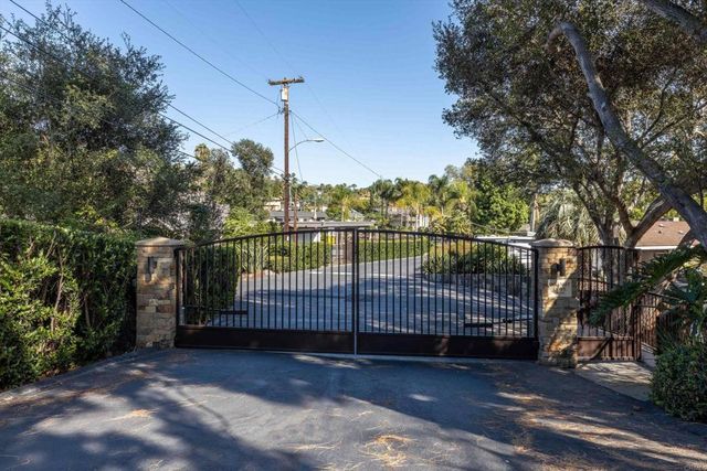 2125 Walnut Lane, Vista, CA 92084
