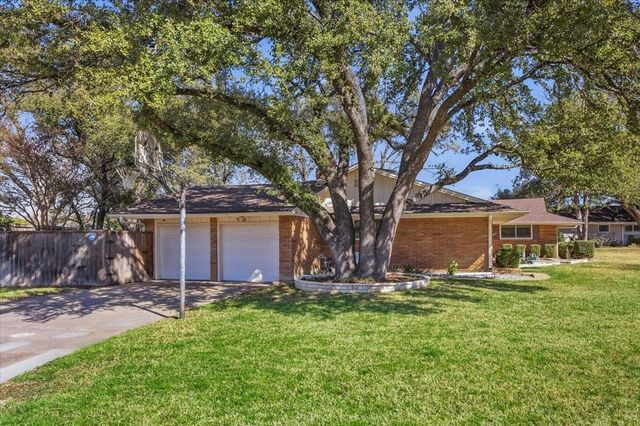 4609 Hildring Drive E, Fort Worth, TX 76109