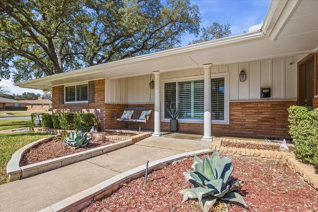 4609 Hildring Drive E, Fort Worth, TX 76109