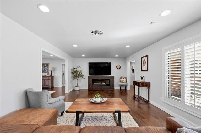 4609 Hildring Drive E, Fort Worth, TX 76109