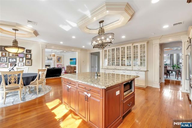 1115 Briar Way, Fort Lee, NJ 07024