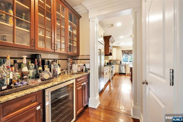 1115 Briar Way, Fort Lee, NJ 07024