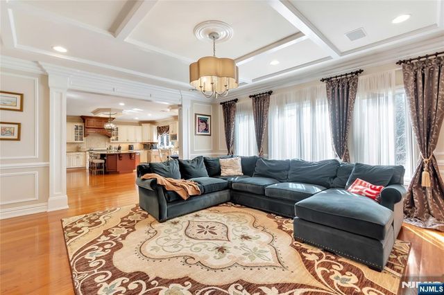 1115 Briar Way, Fort Lee, NJ 07024