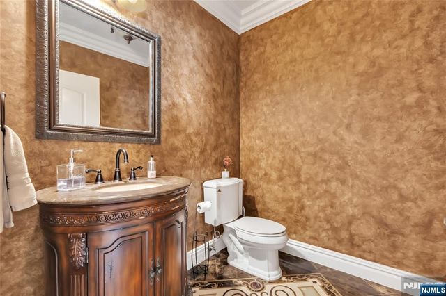 1115 Briar Way, Fort Lee, NJ 07024