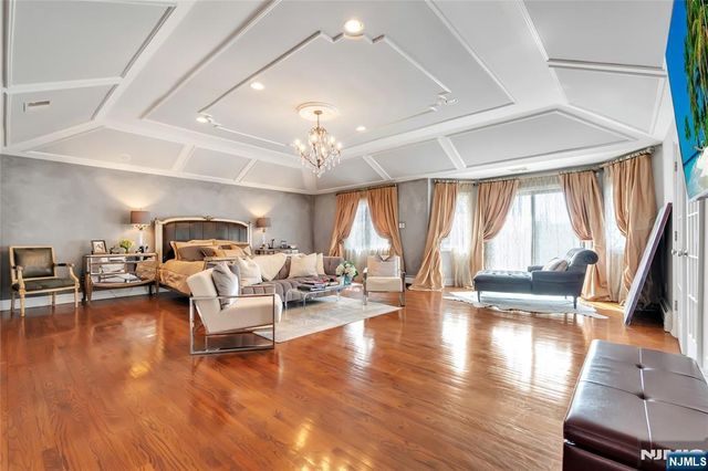 1115 Briar Way, Fort Lee, NJ 07024