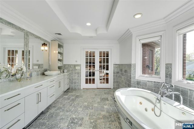 1115 Briar Way, Fort Lee, NJ 07024