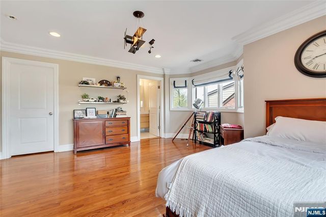 1115 Briar Way, Fort Lee, NJ 07024