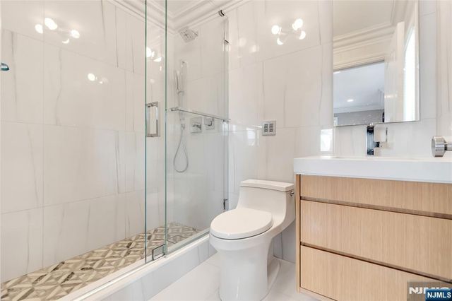 1115 Briar Way, Fort Lee, NJ 07024