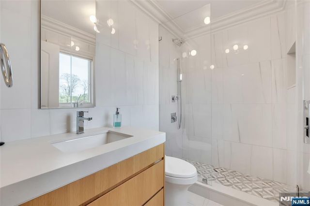 1115 Briar Way, Fort Lee, NJ 07024