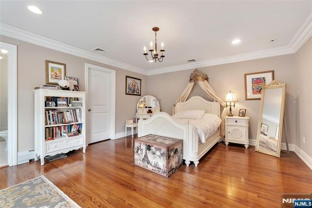 1115 Briar Way, Fort Lee, NJ 07024