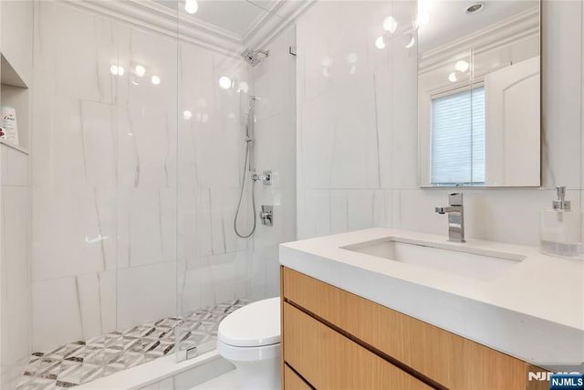 1115 Briar Way, Fort Lee, NJ 07024