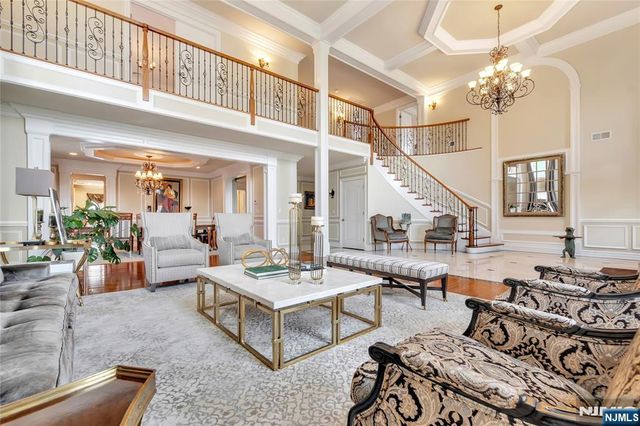 1115 Briar Way, Fort Lee, NJ 07024