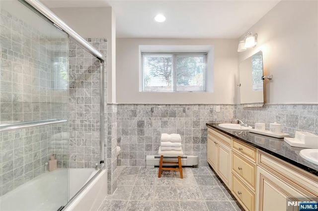 1115 Briar Way, Fort Lee, NJ 07024