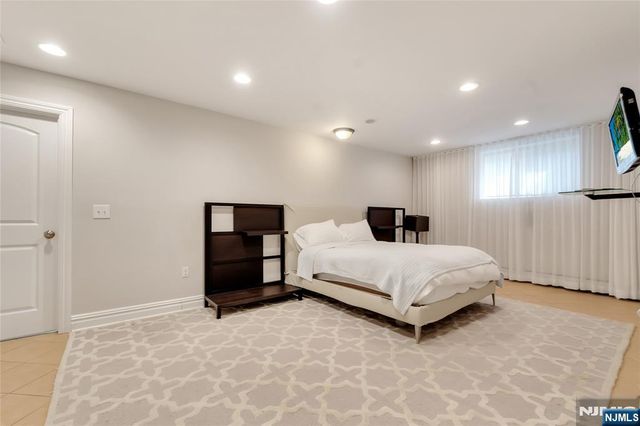 1115 Briar Way, Fort Lee, NJ 07024