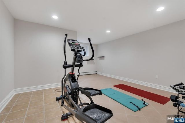 1115 Briar Way, Fort Lee, NJ 07024