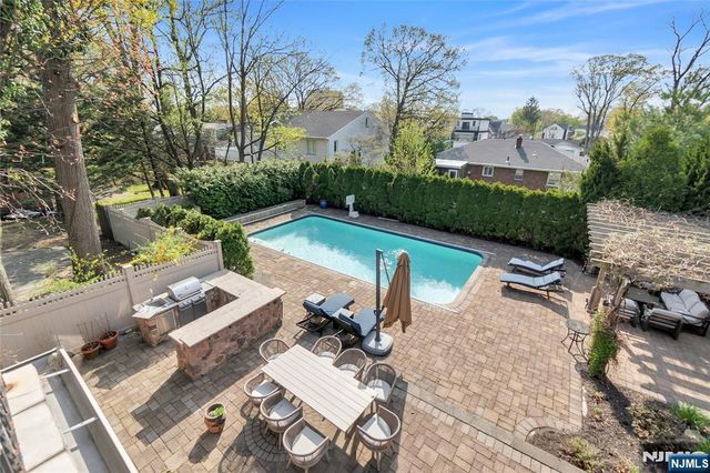 1115 Briar Way, Fort Lee, NJ 07024
