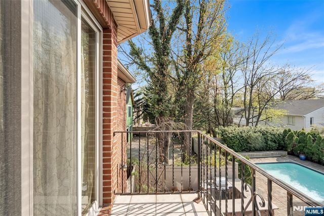 1115 Briar Way, Fort Lee, NJ 07024