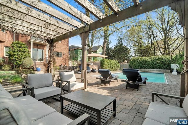 1115 Briar Way, Fort Lee, NJ 07024