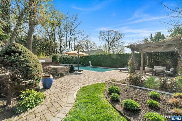 1115 Briar Way, Fort Lee, NJ 07024