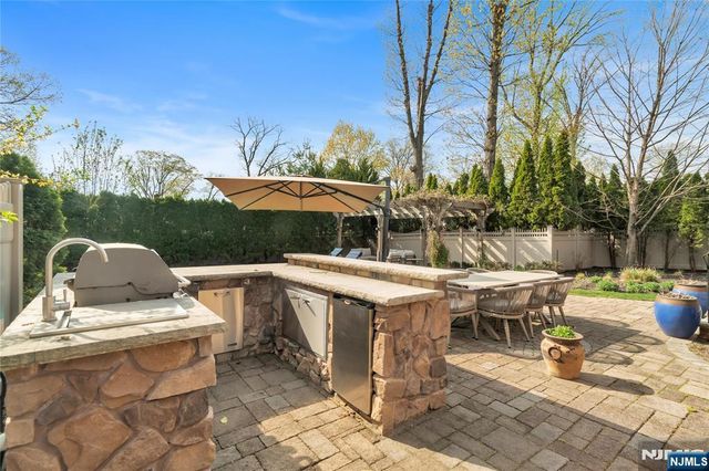 1115 Briar Way, Fort Lee, NJ 07024