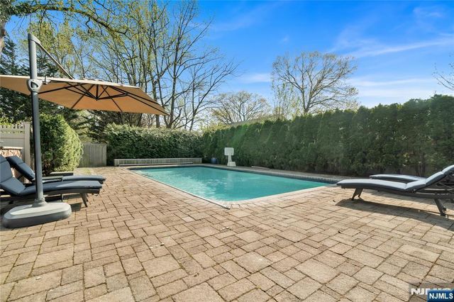 1115 Briar Way, Fort Lee, NJ 07024