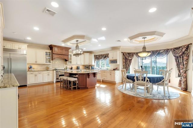 1115 Briar Way, Fort Lee, NJ 07024