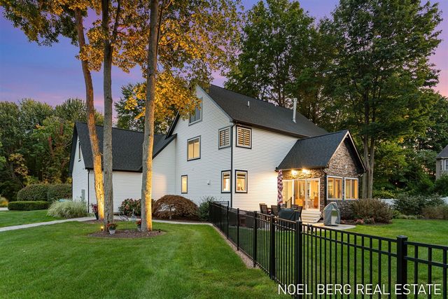 15329 Blue Heron Court, Spring Lake, MI 49456