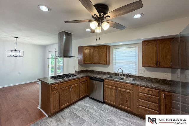 5914 N 78th Street, Omaha, NE 68134