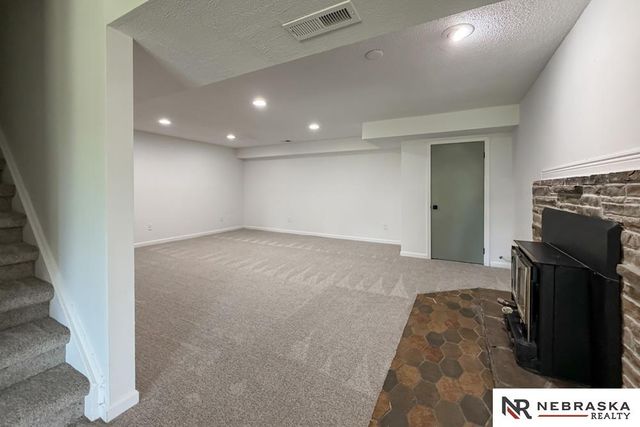 5914 N 78th Street, Omaha, NE 68134