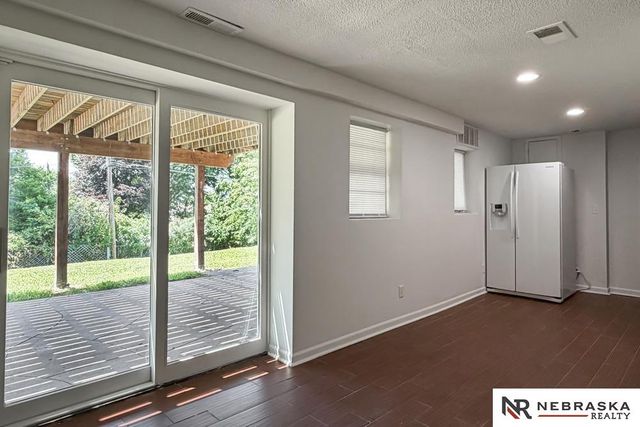 5914 N 78th Street, Omaha, NE 68134