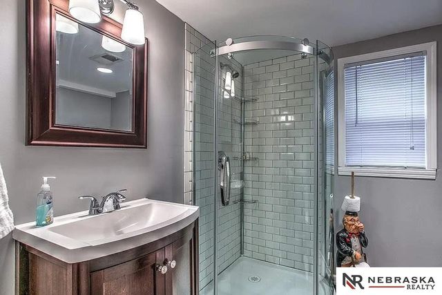 5914 N 78th Street, Omaha, NE 68134