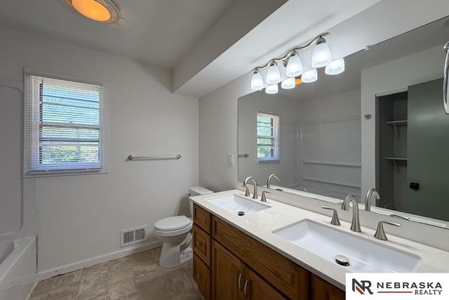 5914 N 78th Street, Omaha, NE 68134