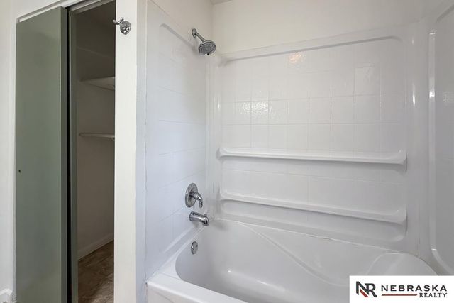 5914 N 78th Street, Omaha, NE 68134
