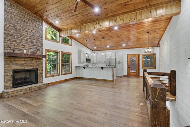 48 Woodleaf Road, Morganton, GA 30560