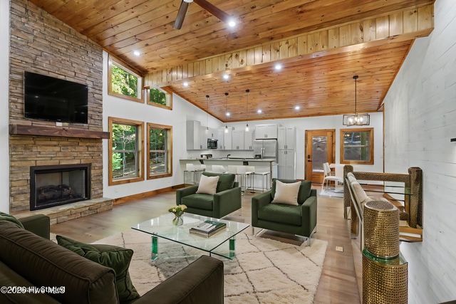 48 Woodleaf Road, Morganton, GA 30560