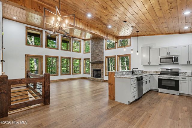48 Woodleaf Road, Morganton, GA 30560