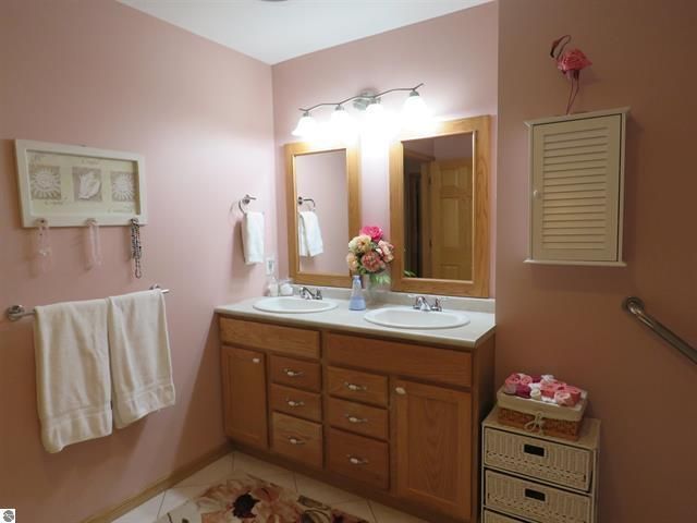 326 Woodside Circle 33, Cadillac, MI 49601