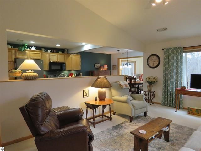 326 Woodside Circle 33, Cadillac, MI 49601